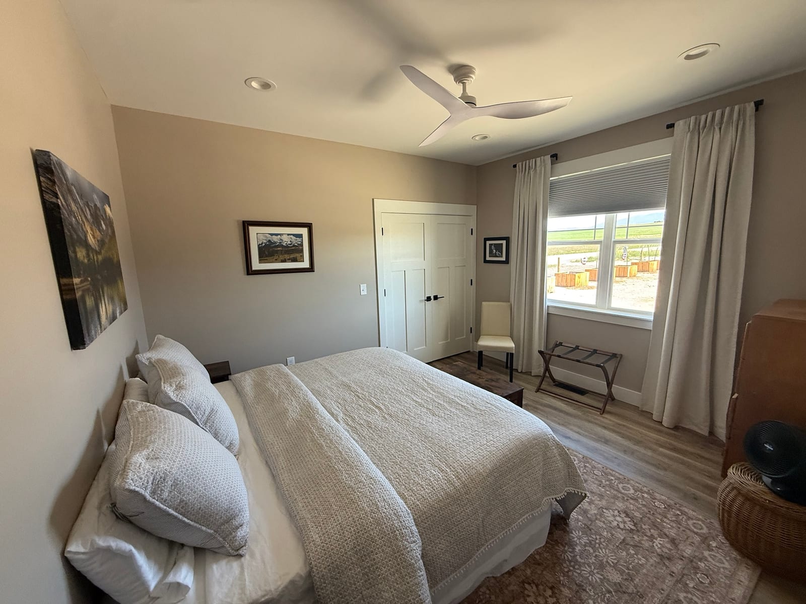 Townsend ranch: guest bedroom